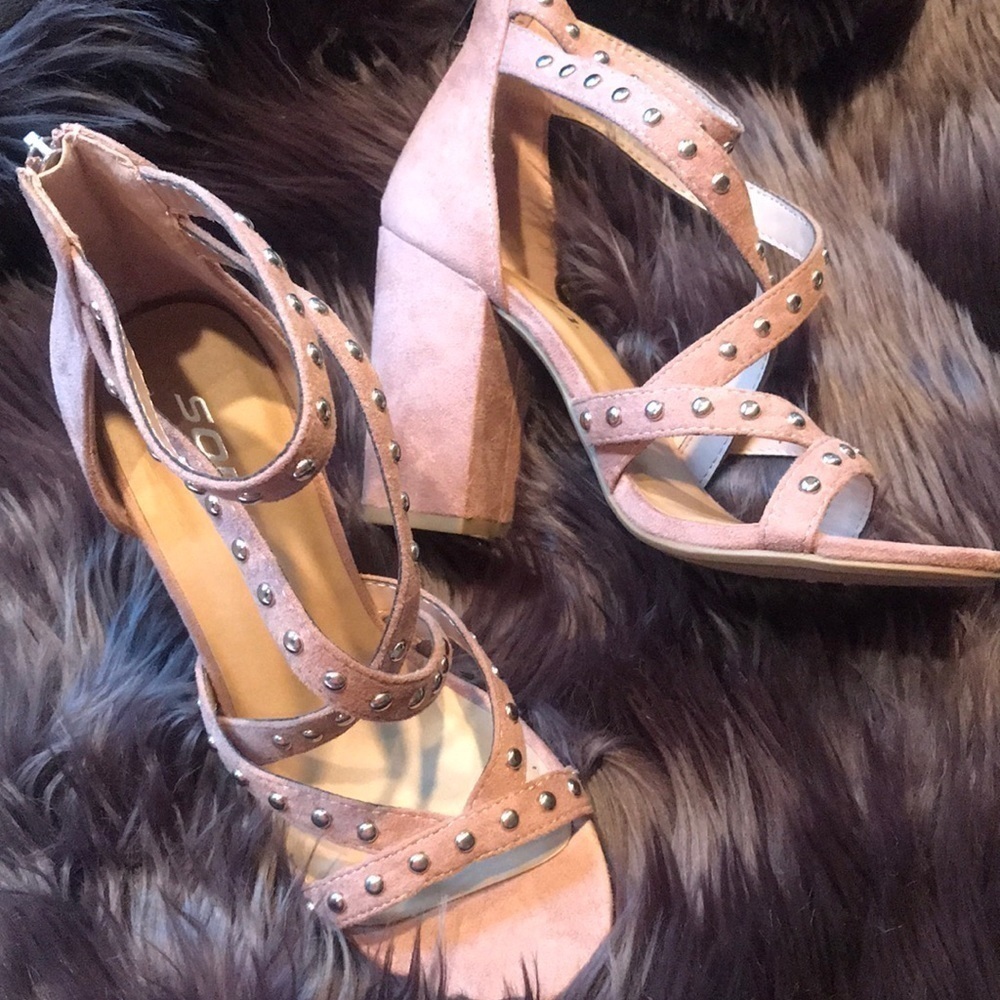 Blush suede feel block heel shoes w silver studs